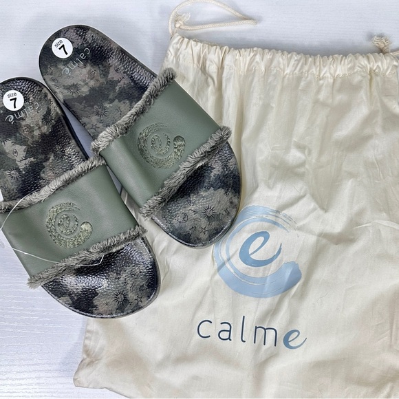 Johnny Was Calmé Space Camo Faux Fur Cozy Slides 7 - Picture 3 of 5